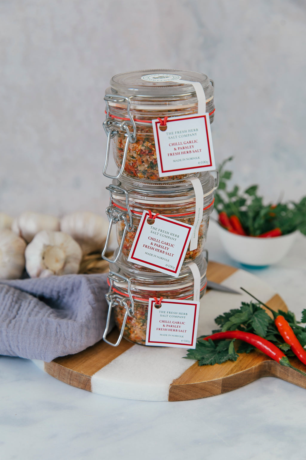 Savour the essence of Chilli, Garlic, and Parsley Fresh Herb Seasoning melded with pure white coarse and fine sea salt in this picturesque glass Kilner jar. Designed for sustainability, the jar invites refilling with our practical and eco-friendly refill pouches.  This 3 pack offers you a discounted price so that you can share with your friends as a very unique gift!